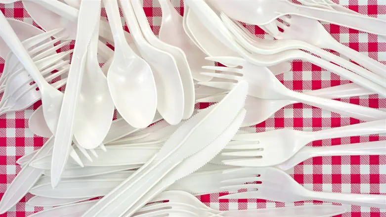 Disposable silverware (illustrative)