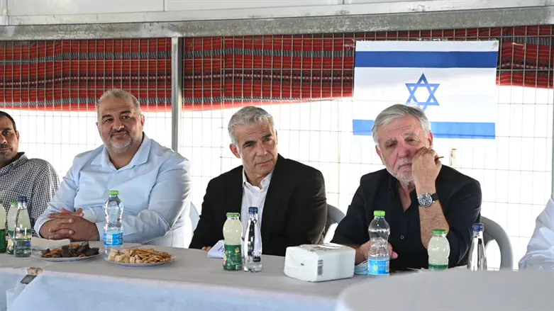 מאיר כהן, יאיר לפיד ומנסור עבאס