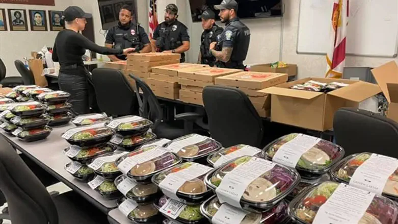 Several kosher restaurants in Hollywood, Florida donated food to local police