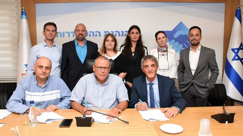 חתימת ההסכם