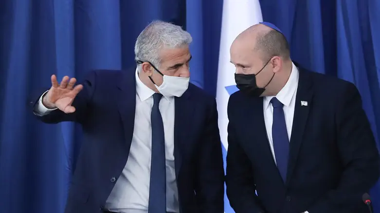 איום על הממשלה. בנט ולפיד