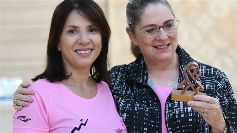 מיכל הרצוג עם אחת הרצות