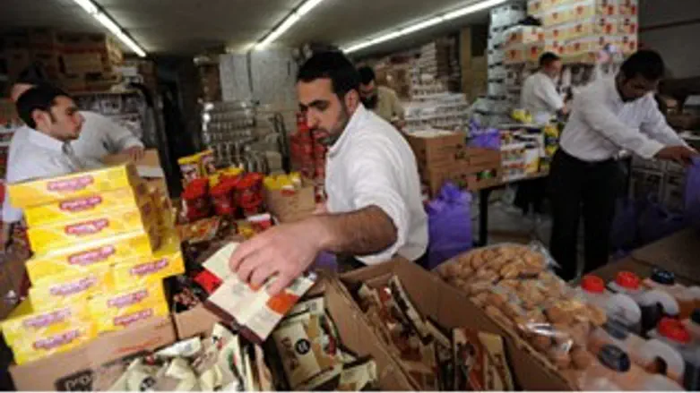 מכינים סלי מזון