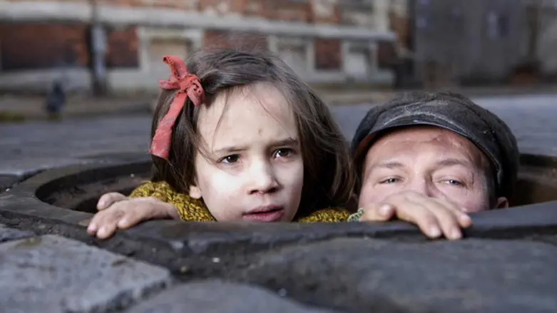 Actors Milla Bankowicz & Robert Wieckiewicz portray members of the Chiger family