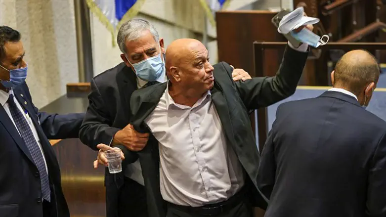 השר עיסאווי פריג' בסערת רגשות בכנסת