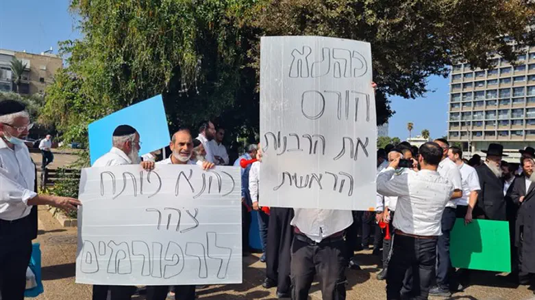 Protesting in Tel Aviv against Matan Kahana
