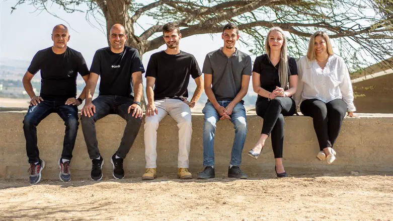 מימין:אורטל פרלמן-שמואלי, ג'ולי קייט, ליאב אלחיאני, ברק דביר, ניר גל ואיציק דהאן