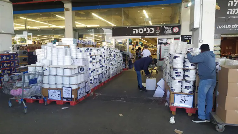 "אנחנו לא מתנגדים לחוק, אבל ביקשנו זמן להתארגן ולתקן אותו". מכירת כלים חד־פעמיים