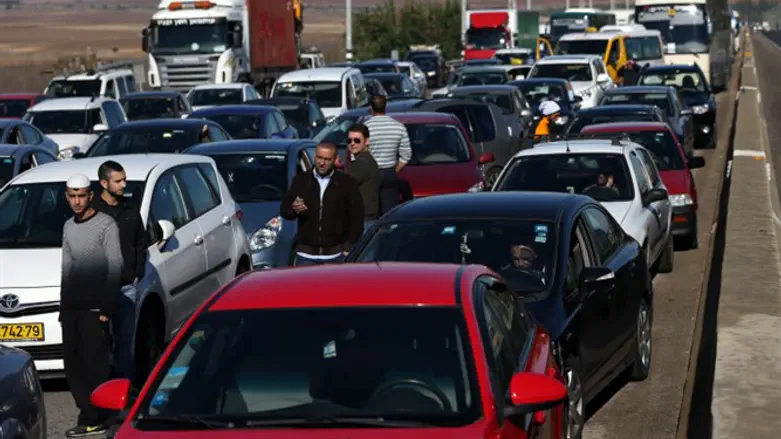 Traffic Jam on Route 1 (archive)