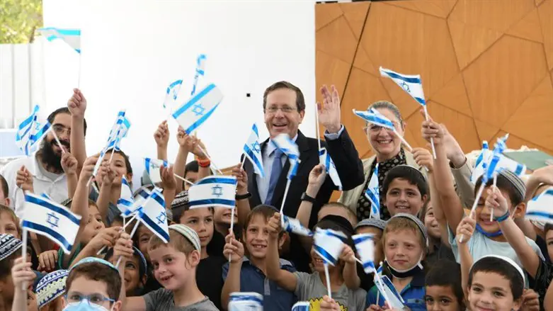 הנשיא הרצוג בביקור בלוד