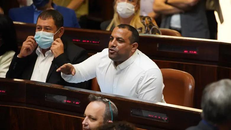 אביר קארה