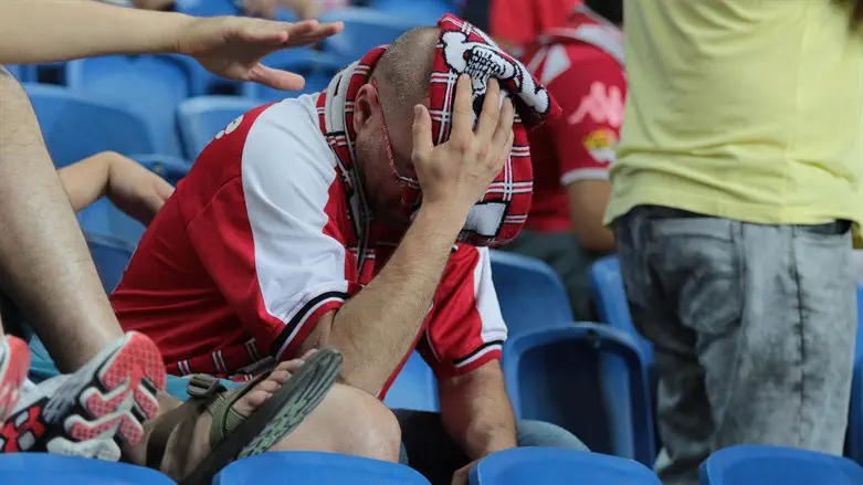 אוהד הפועל תל אביב מתוסכל (ארכיון)