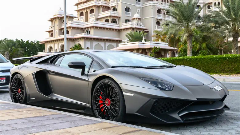 מכונית יוקרה בדובאי