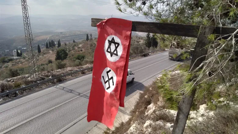 הדגל הנאצי שנתלה בכביש שבי שומרון-חומש