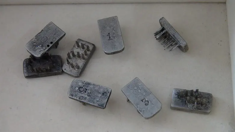 חותמות המחטים מהשואה