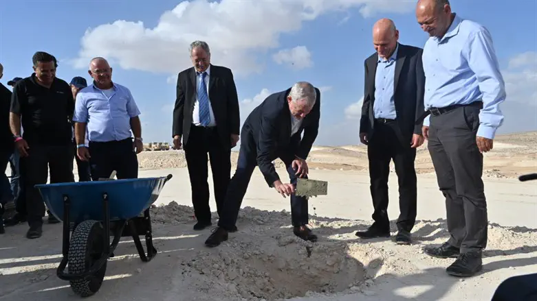 הנחת אבן הפינה