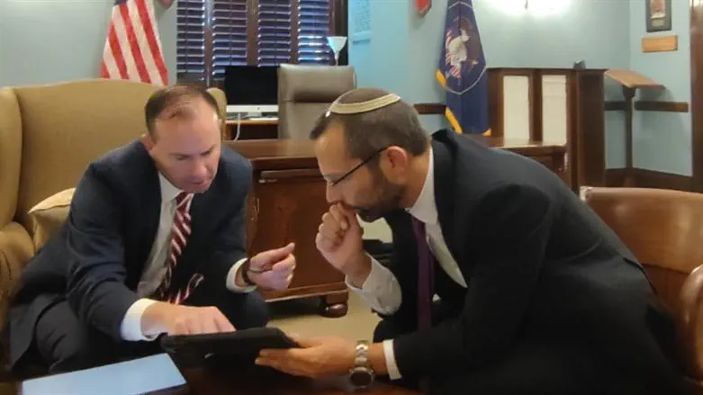 ישראל גנץ במהלך אחת הפגישות בוושינגטון