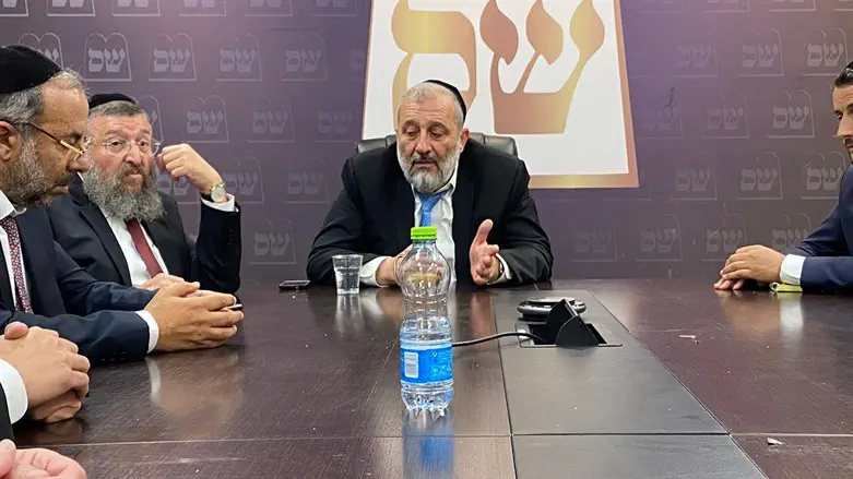 דרעי בישיבת סיעה