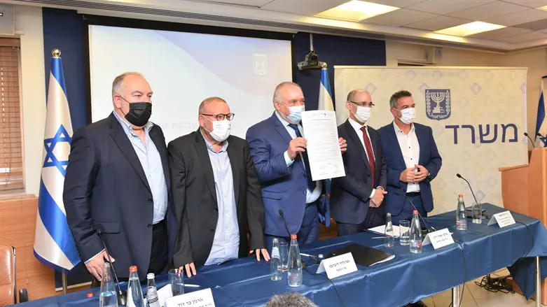 חתימת הסכם החבילה במשק