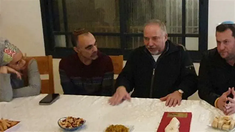 ליברמן בחוות גלעד