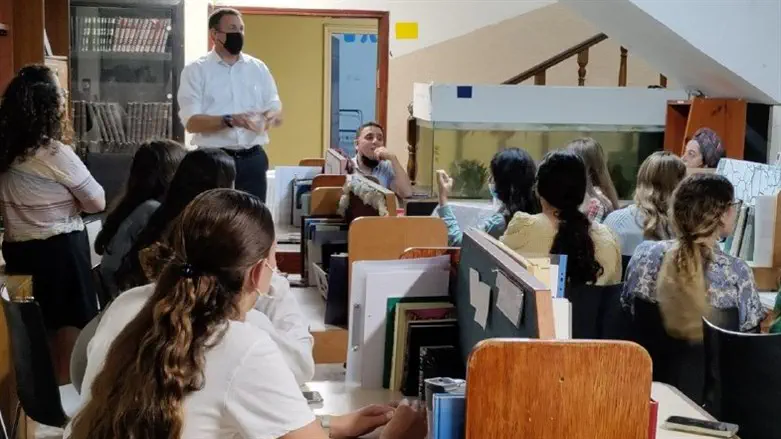 השר מתן כהנא במדרשת 'נטע'