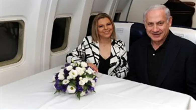 בני הזוג נתניהו במטוס