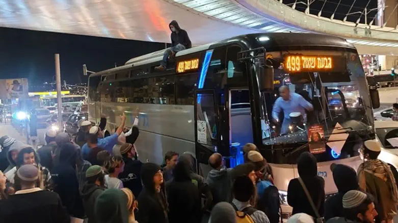 Акция протеста на Струнном мосту