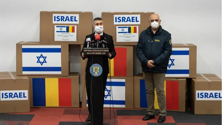 Head of Romania's emergency services with Ambassador David Saranga