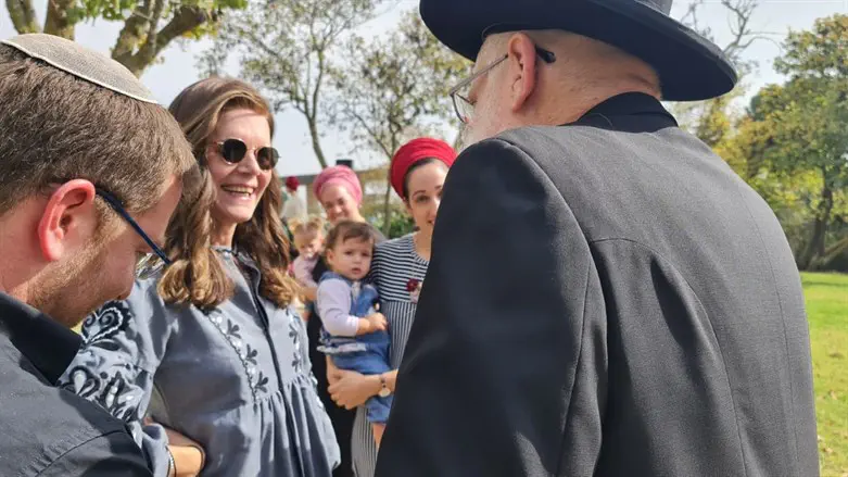 מיכל וולדיגר עם הרב יהשוע מגנס