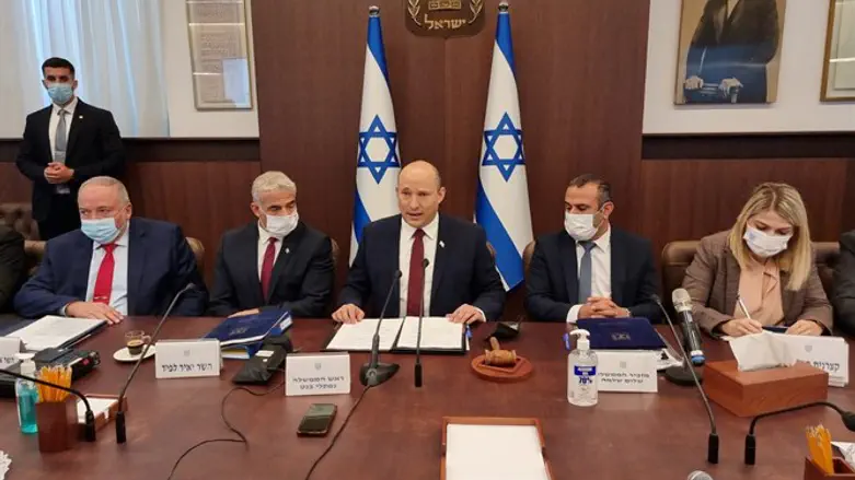 Bennett at Cabinet meeting