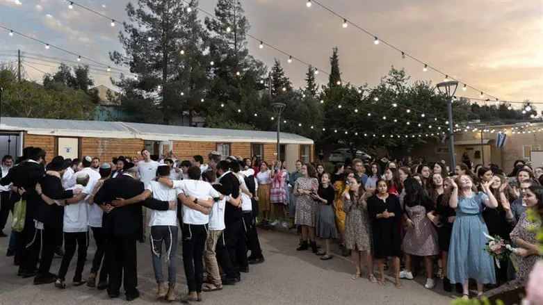 החתונה שארגנו 'הנוער המתנדב'