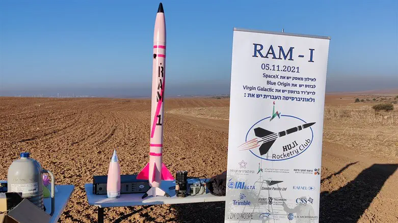 הרקטה לפני השיגור