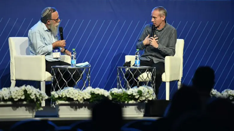 Yehiel Tropper (r.) with Rabbi Dr. Yonah Goodman