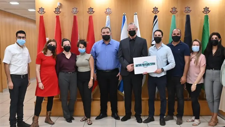 השר גנץ עם נציגי הסטודנטים