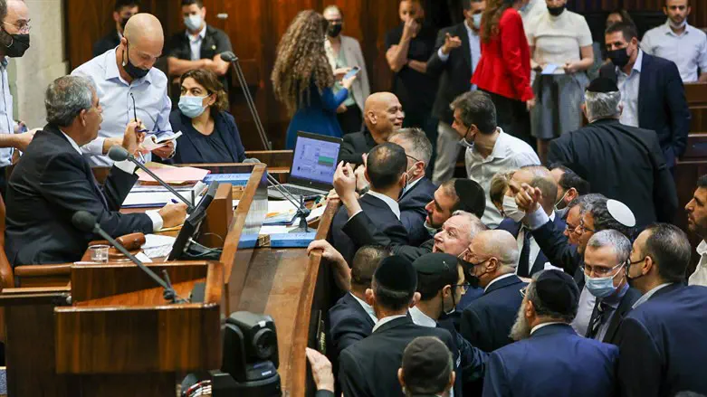 סערה במליאת הכנסת