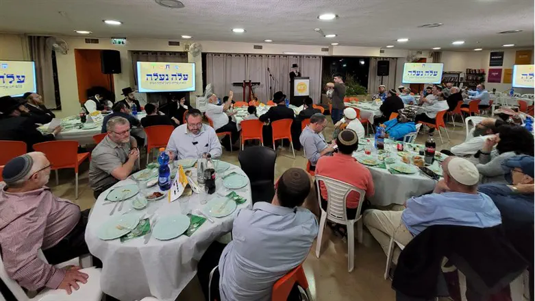 שוחרי המקדש מחדשים את סעודת הרמב"ם