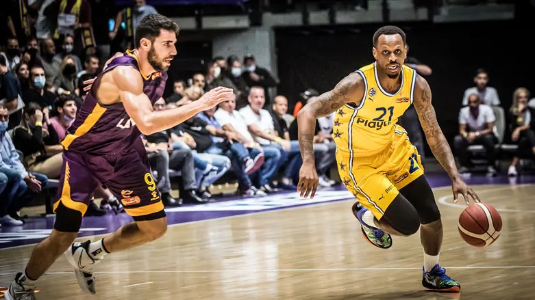 ג'יימס ננאלי מול חולון