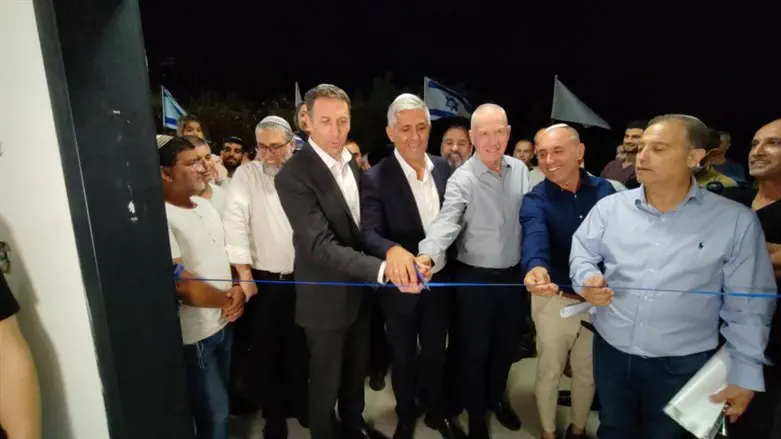 כהנא וגלנט בחנוכת בית הכנסת