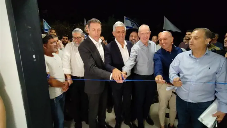 Matan Kahana at inauguration of new synagogue