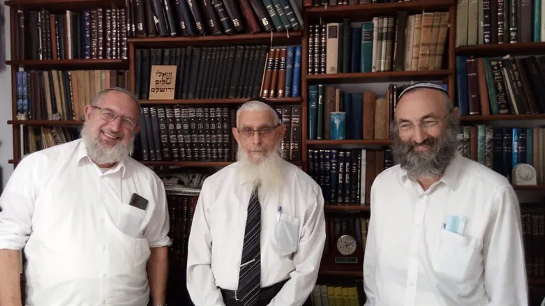 הרב יעקב אריאל עם ראשי מכון צומת