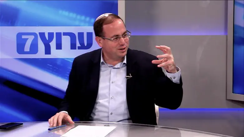 מנכ"ל השירות הלאומי ראובן פינסקי באולפן ערוץ 7