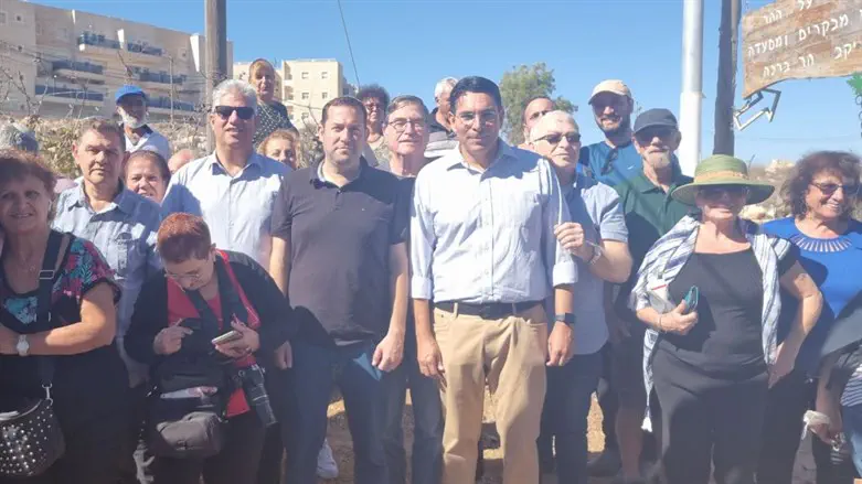 דני דנון, יוסי דגן ואורן כהן עם יתר חברי הליכוד