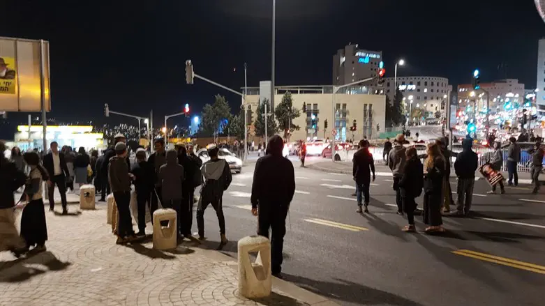 Protesters block roads (illustrative)