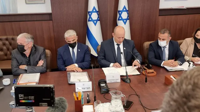 שולחן ישיבת הממשלה, הבוקר