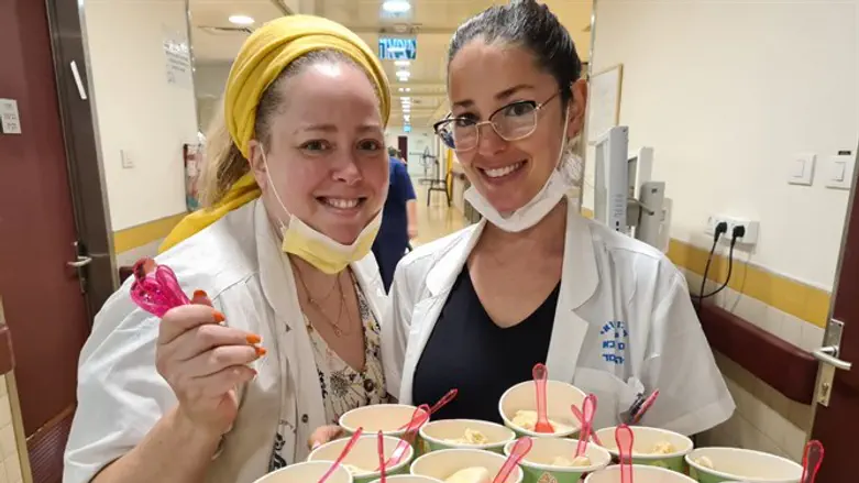 Meital Benjamin (l) and Ayelet Gur-Arie (r)