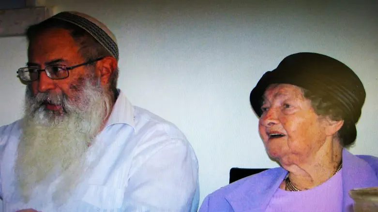 אסתר ז"ל עם בנה