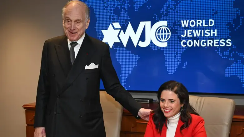 השרה שקד עם רון לאודר