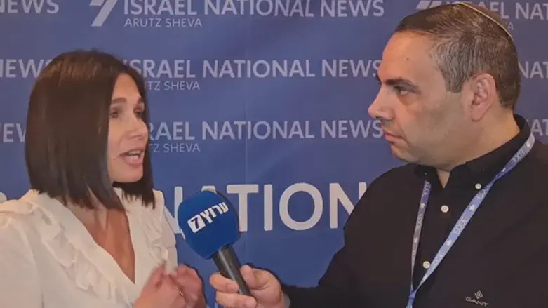 Таль Шустер, IAC