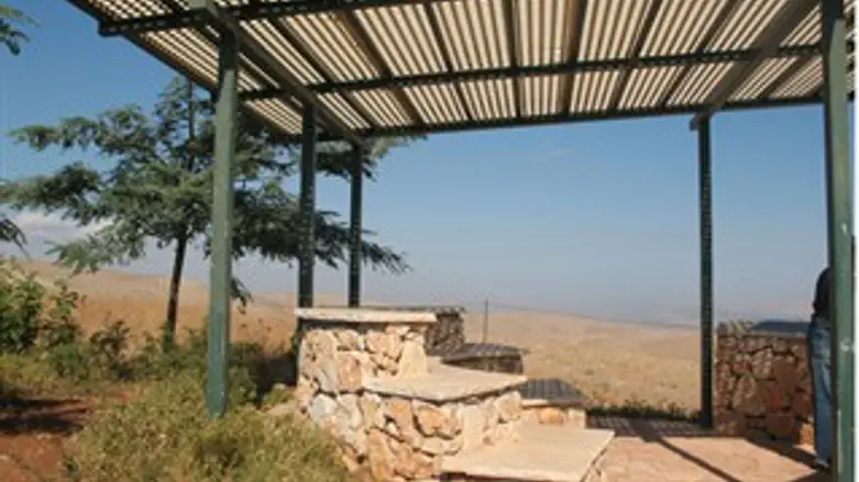 תצפית לנחל גיתית 