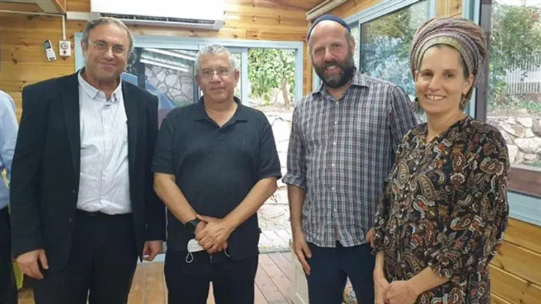 Amir Eshel visits Midreshet Lindenbaum